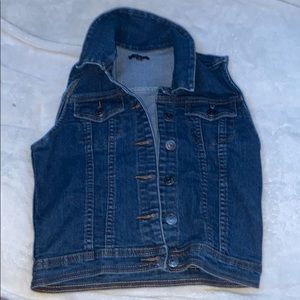 Jean jacket without sleeves